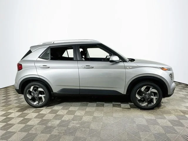 New 2026 Silver Hyundai SEL image 2