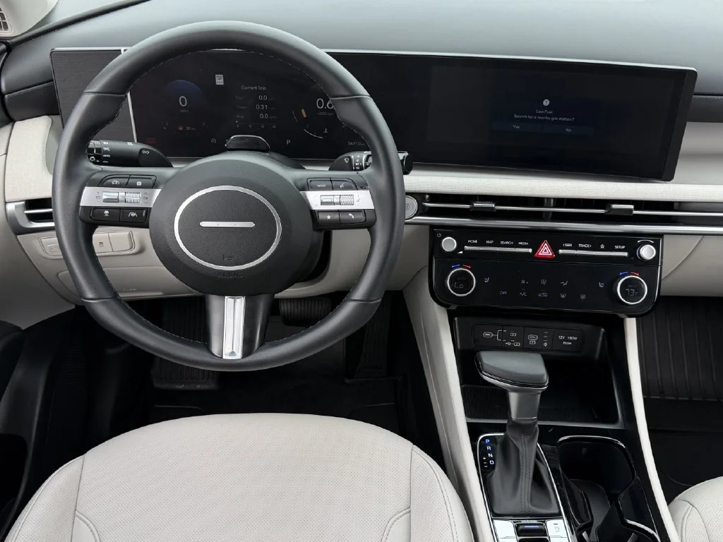 Used 2025 Gray Hyundai SEL Convenience image 11