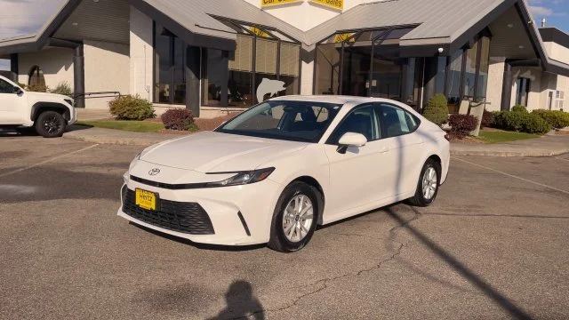 Used 2025 White Toyota LE image 5