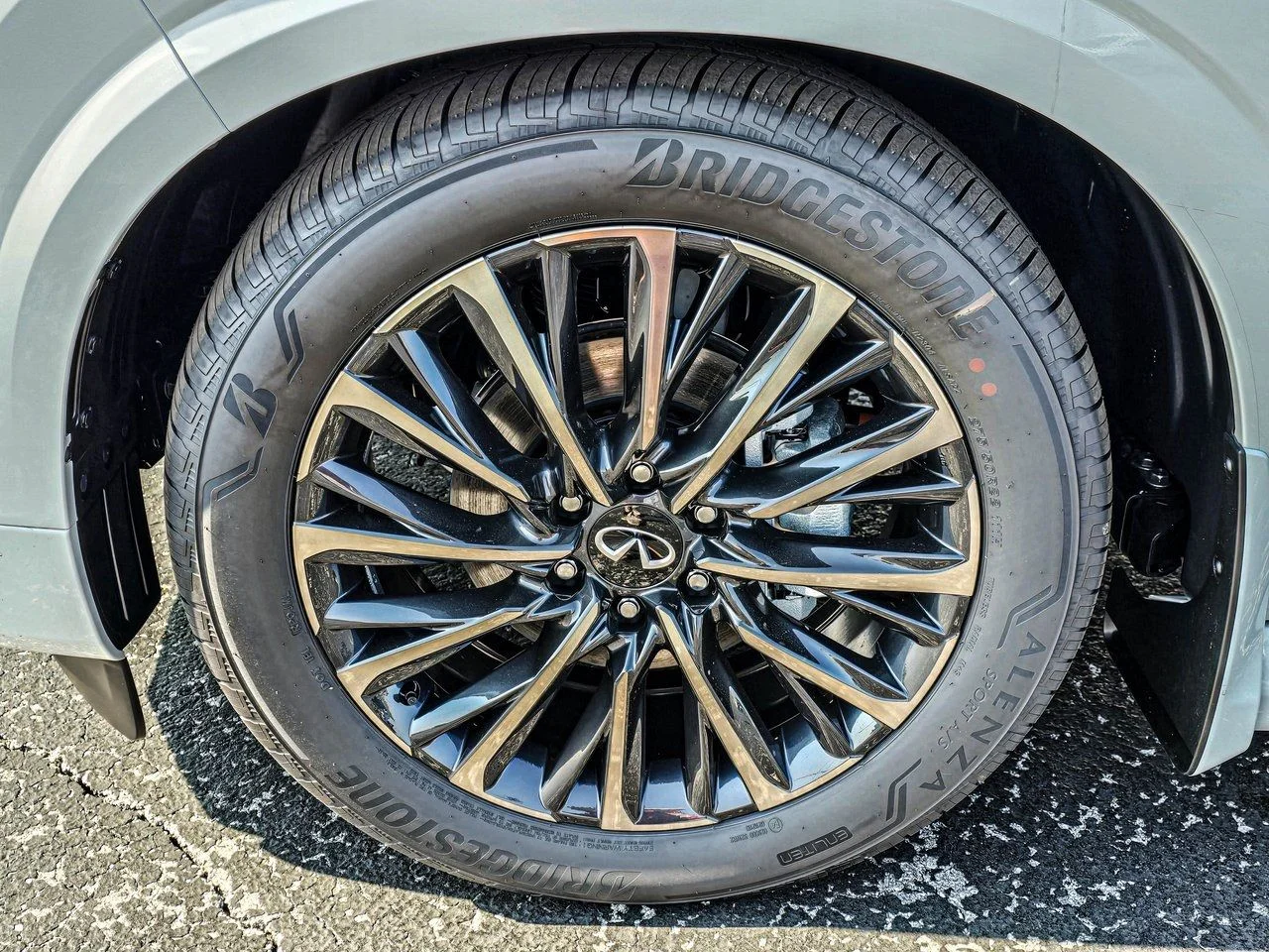 New 2026 Radiant White/Black Obsidian INFINITI AUTOGRAPH image 8