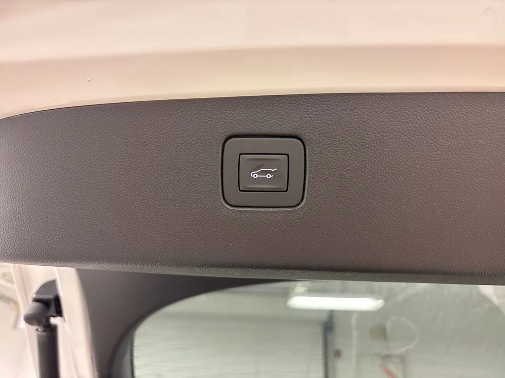 New 2026 Summit White Buick Preferred image 18