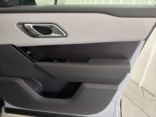 New 2026 Arroios Grey Land Rover Dynamic SE image 23