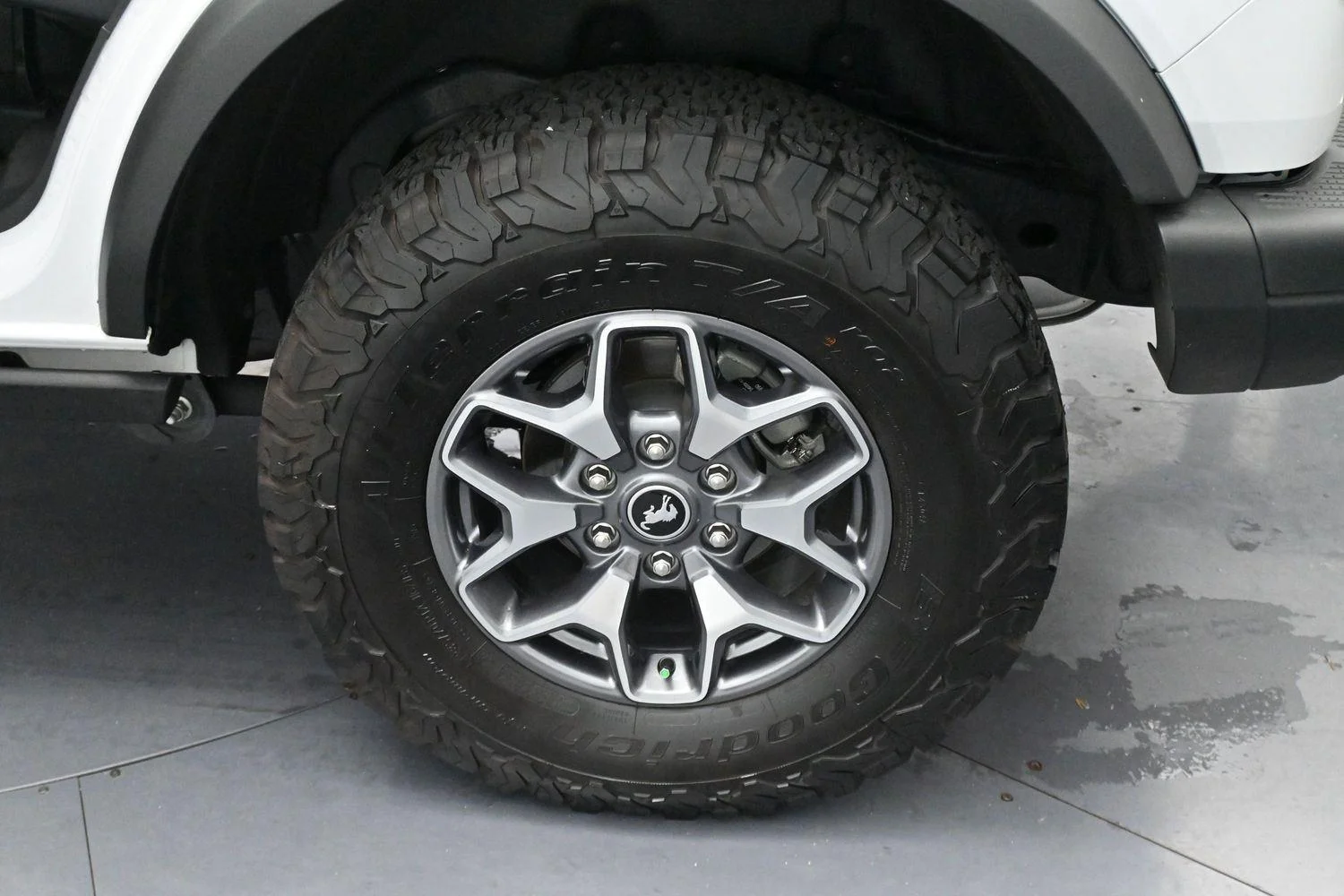 Used 2025 Oxford White Ford Badlands image 35