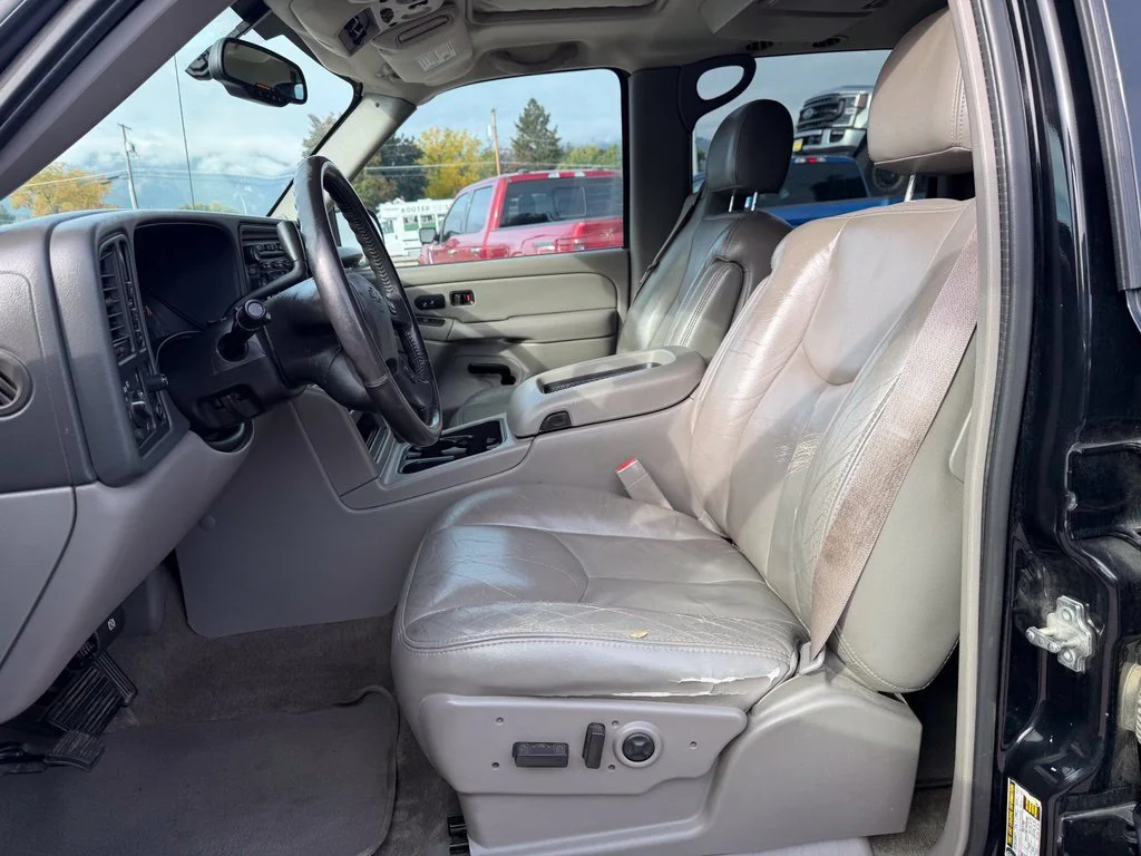 Used 2005 Black Chevrolet LT image 9
