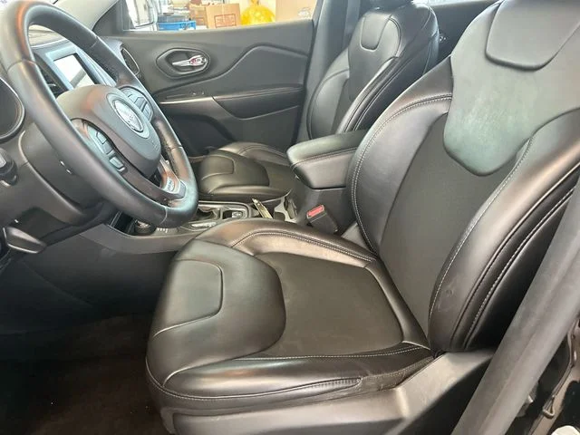 Used 2019 Black Jeep Latitude Plus image 15