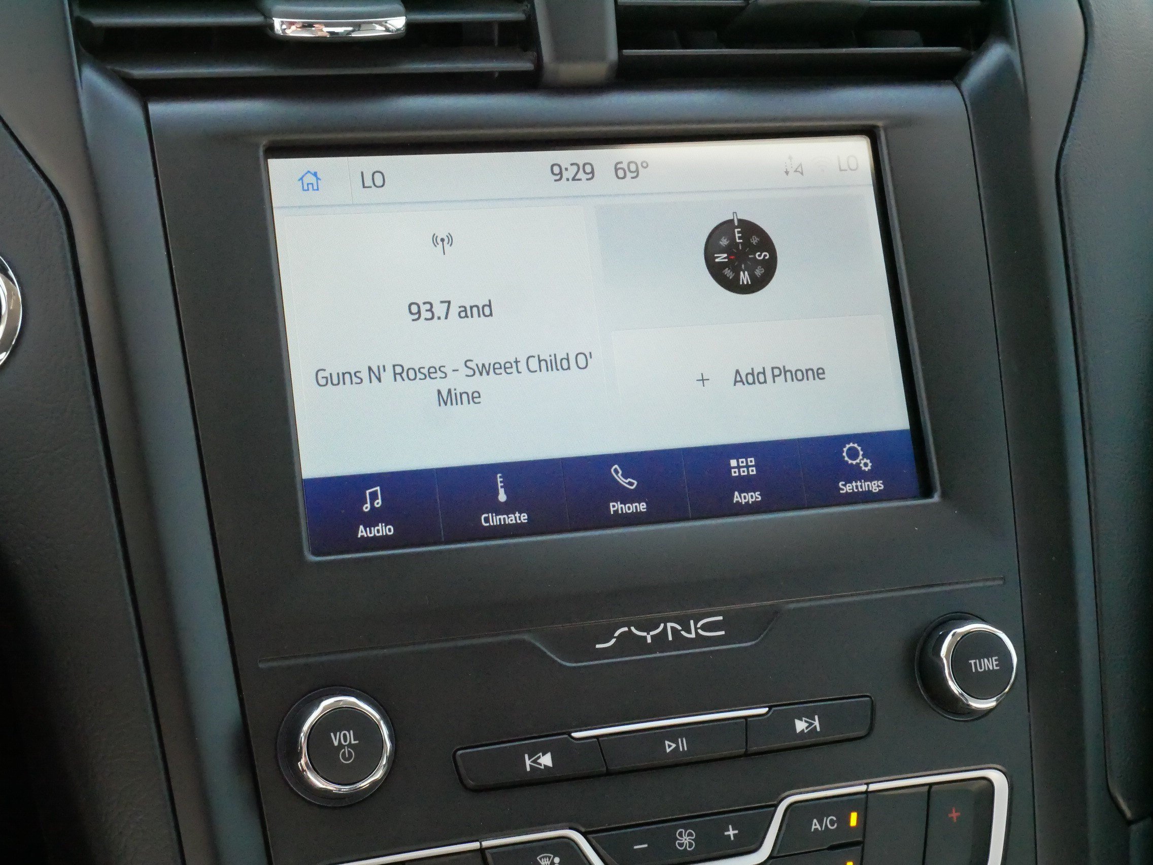 Used 2020 Magnetic Metallic Ford SE image 22
