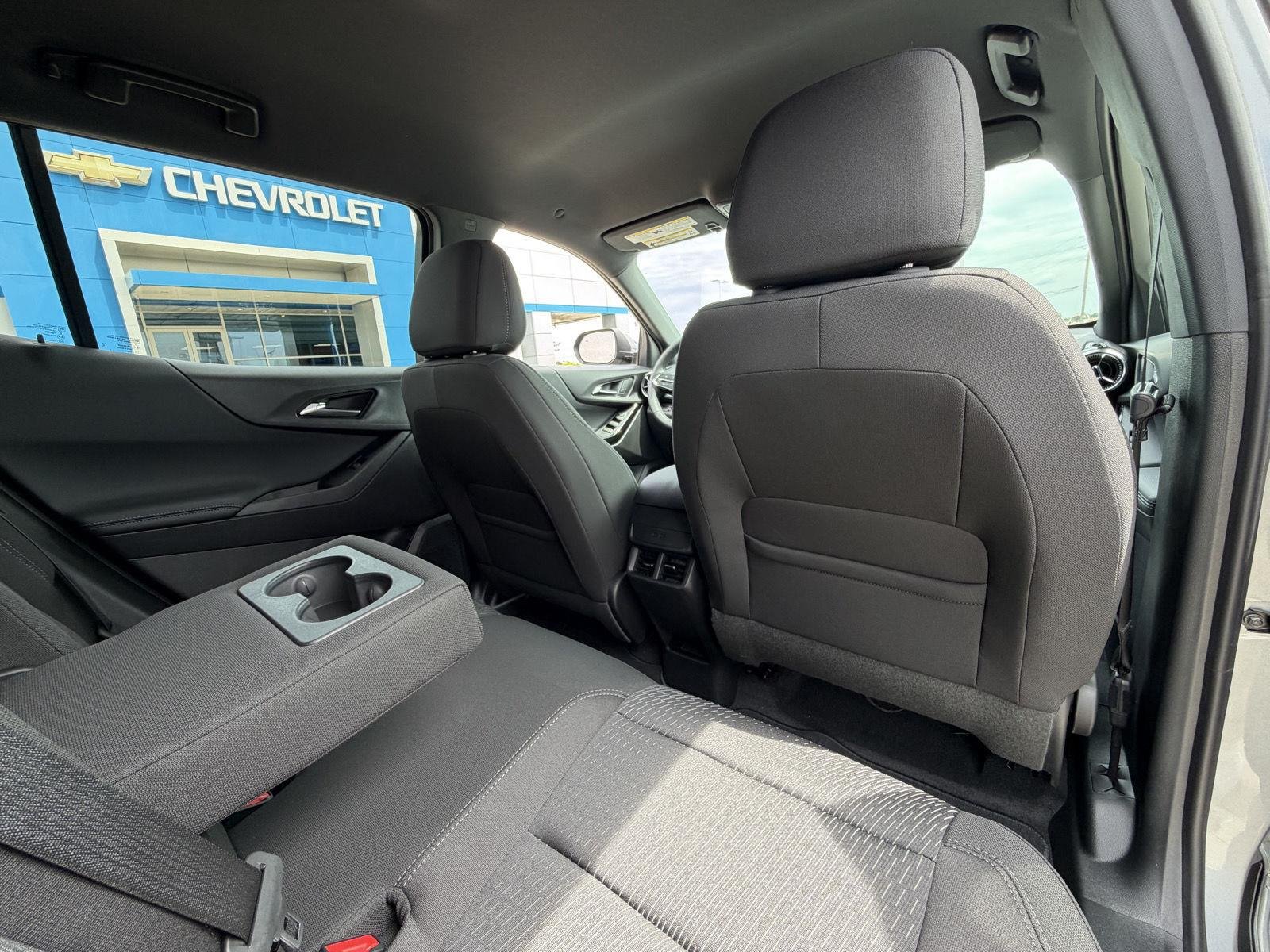 2027 Chevrolet Equinox LT - Photo 4