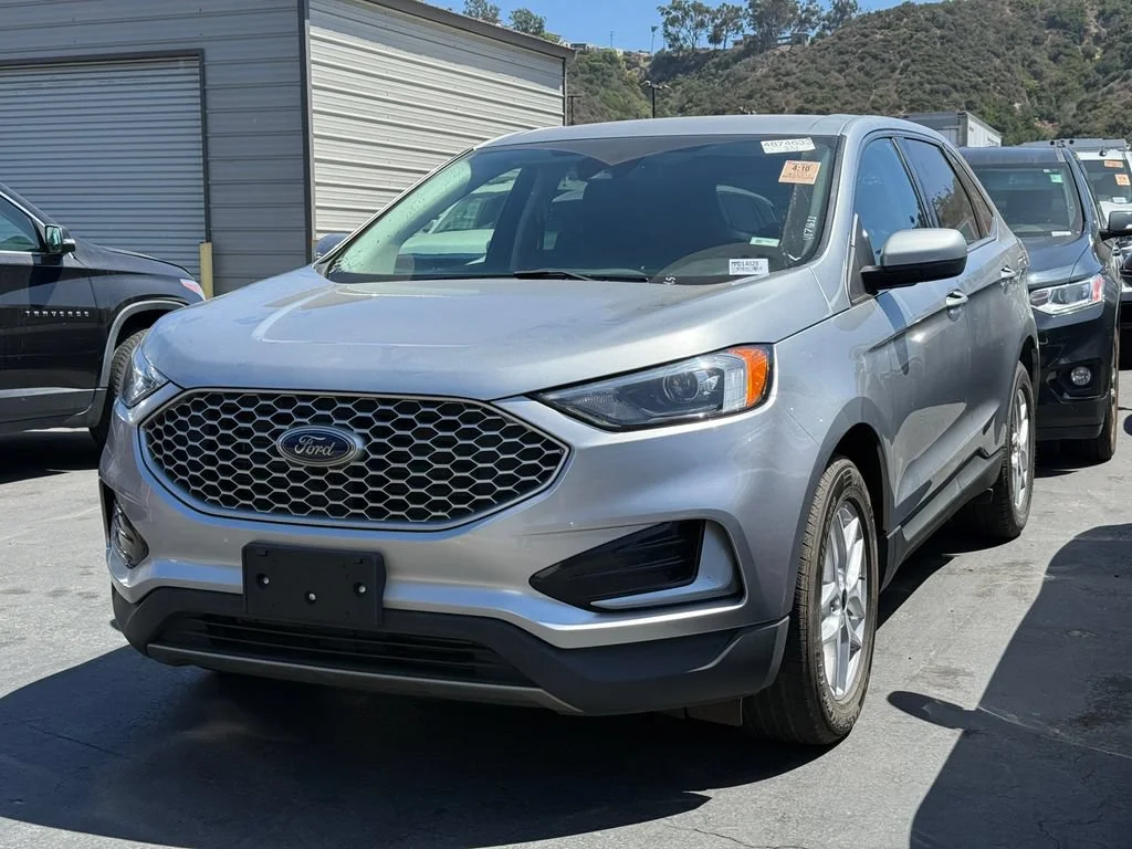 Used 2024 Silver Ford SEL image 2