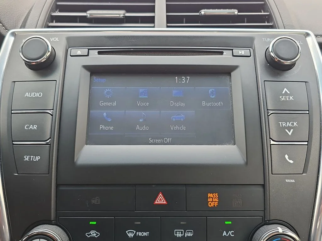 Used 2015 Gray Toyota LE image 28