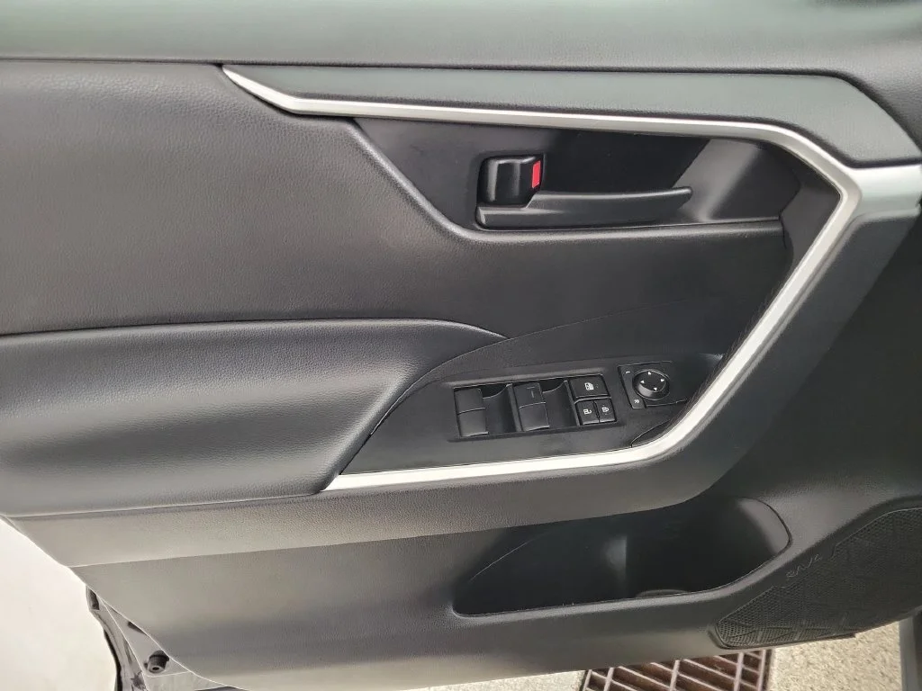 2024 Toyota RAV4 LE - Photo 18