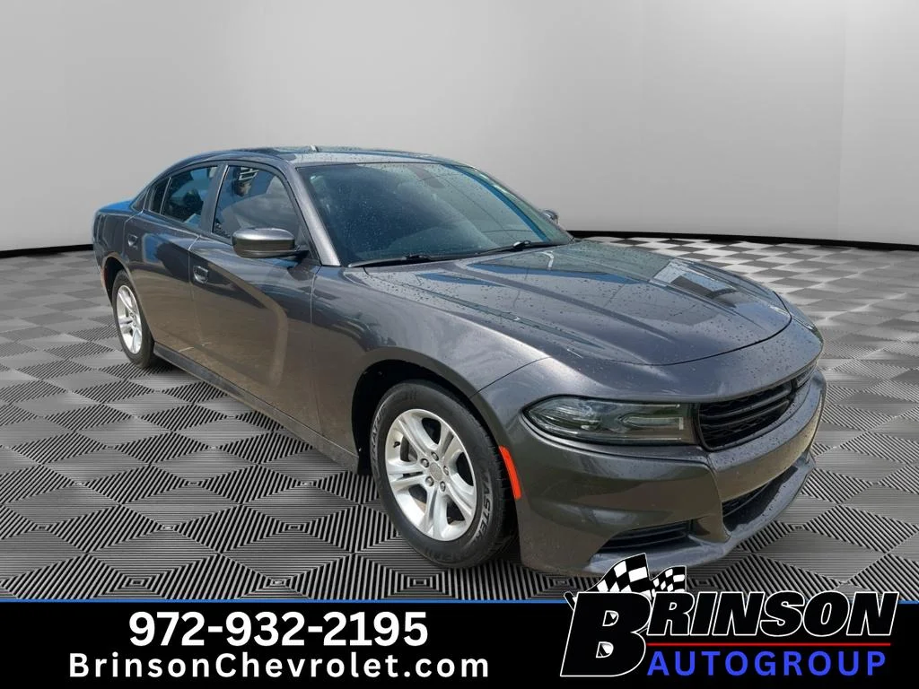 Used 2021 Gray Dodge SXT RWD image 3