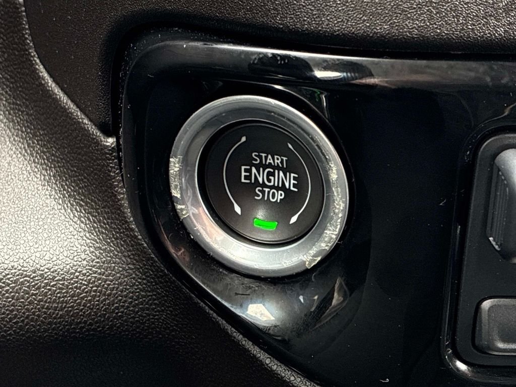 Used 2024  GMC Elevation image 23