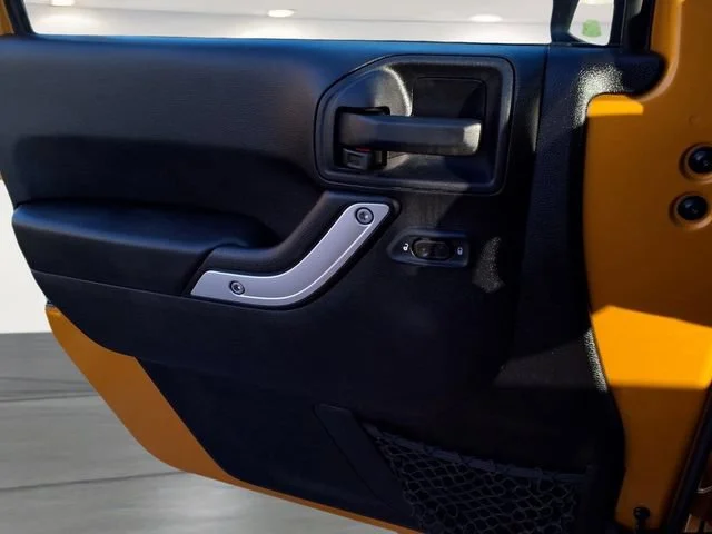 Used 2014  Jeep Sahara image 14