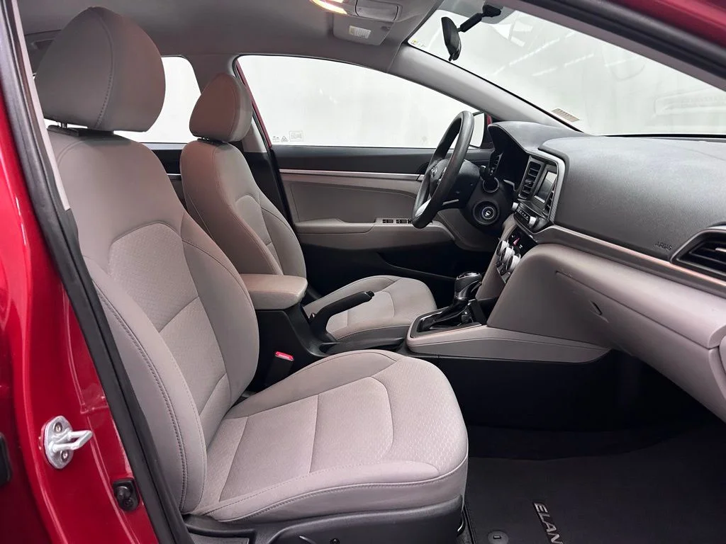 Used 2019 Red Hyundai SE image 16