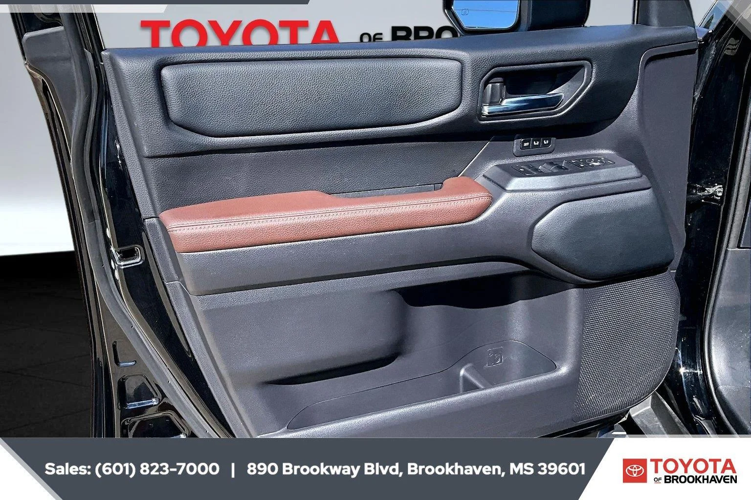 Used 2025 Black Toyota Base image 17