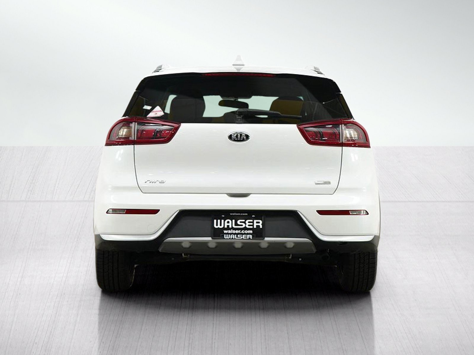Used 2018 Snow White Pearl Kia LX image 4
