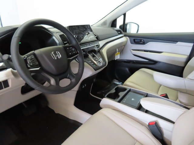 New 2026 Solar Silver Metallic Honda EX-L image 4