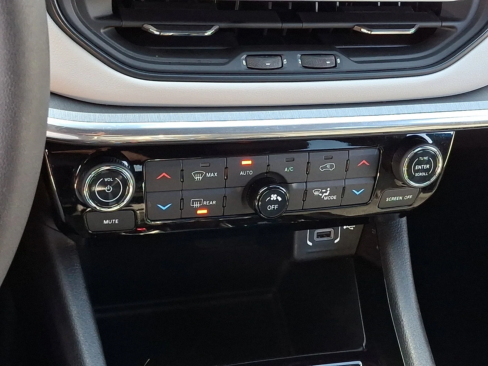 Used 2023 Laser Blue Pearlcoat Jeep Limited image 15