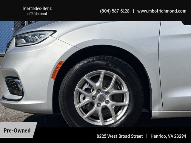 Used 2024 Silver Chrysler Touring L image 11