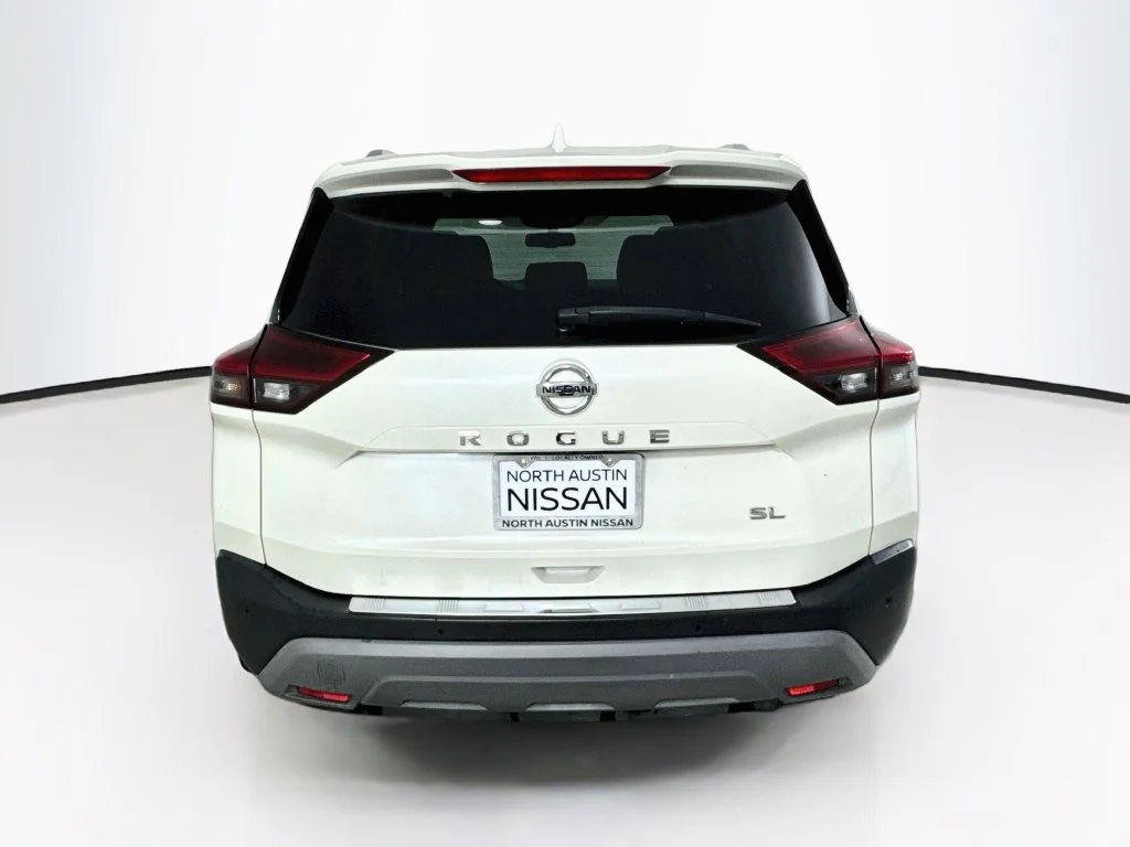 Used 2021 White Nissan SL image 6