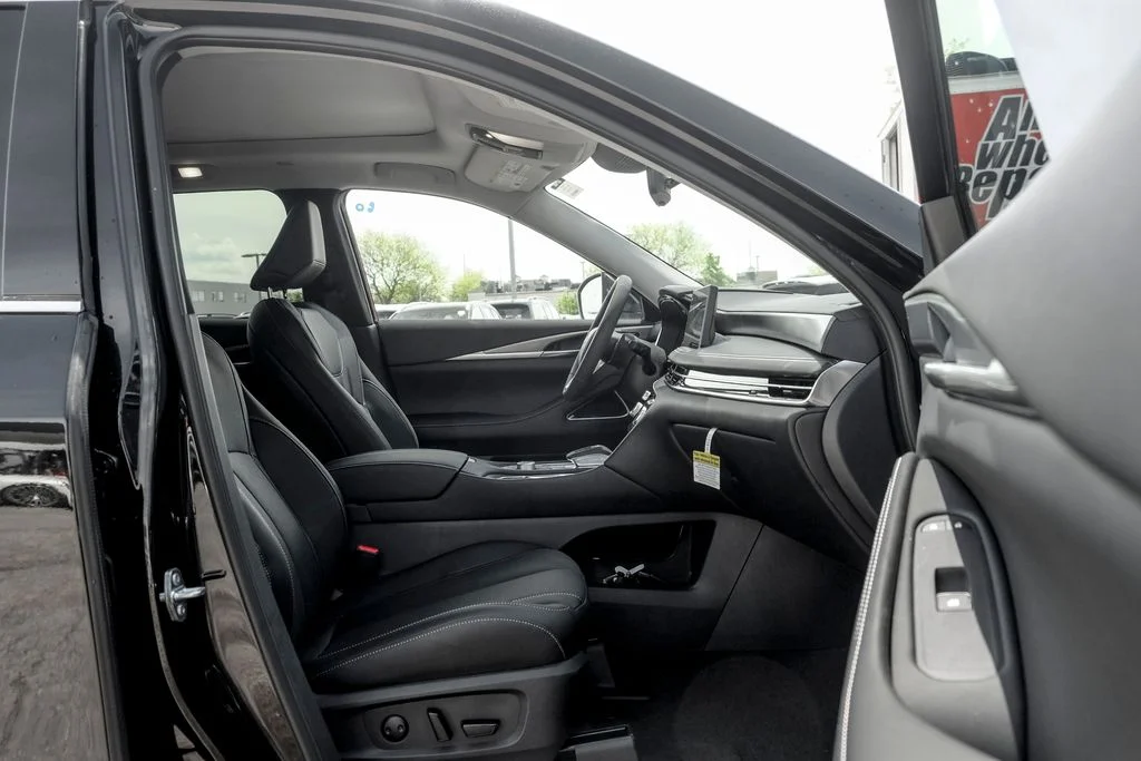 New 2027 MINERAL BLACK INFINITI Luxe AWD image 23