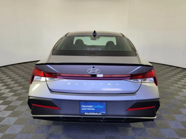 Used 2025 Silver Hyundai SEL Sport image 4