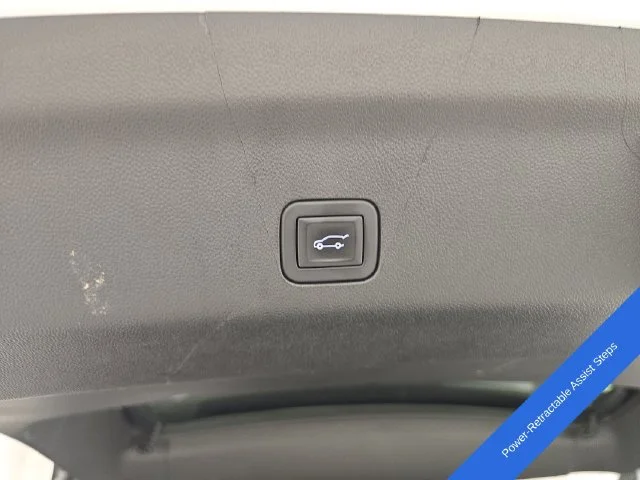 Used 2025 Summit White GMC AT4 image 21
