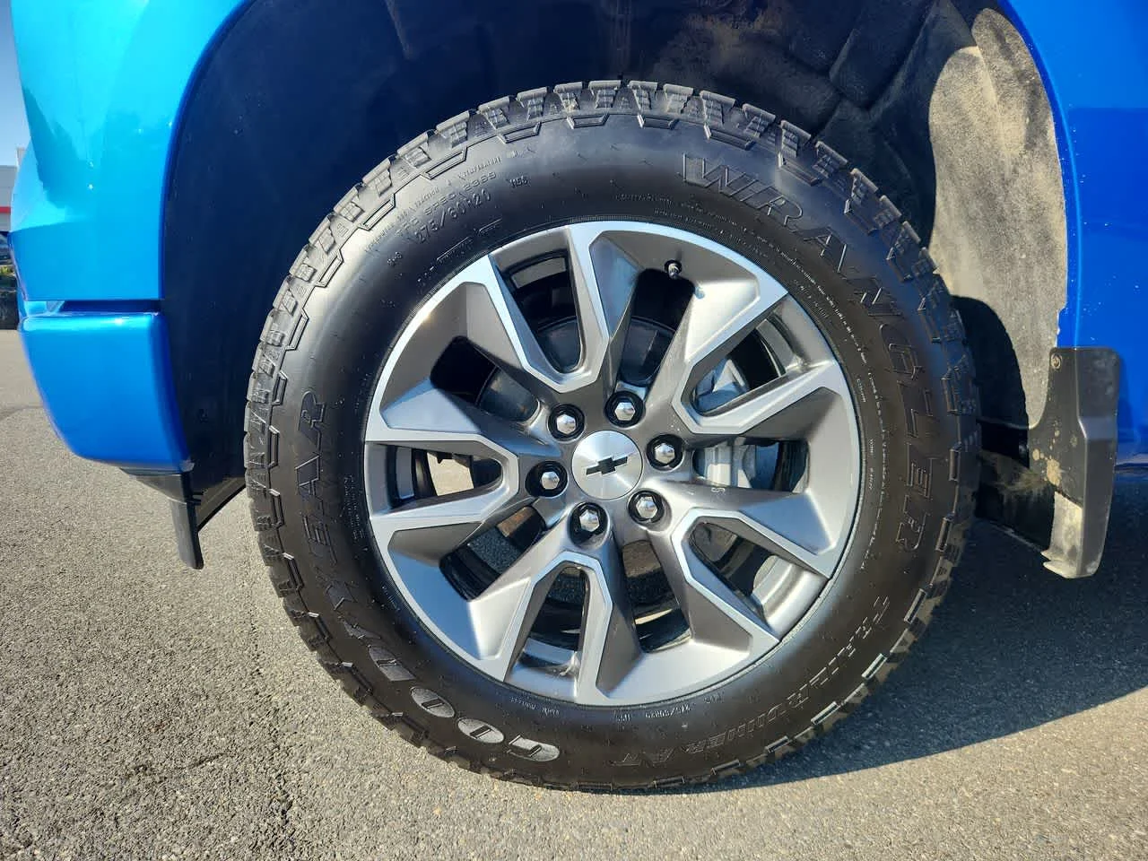 Used 2025 Riptide Blue Metallic Chevrolet RST image 10