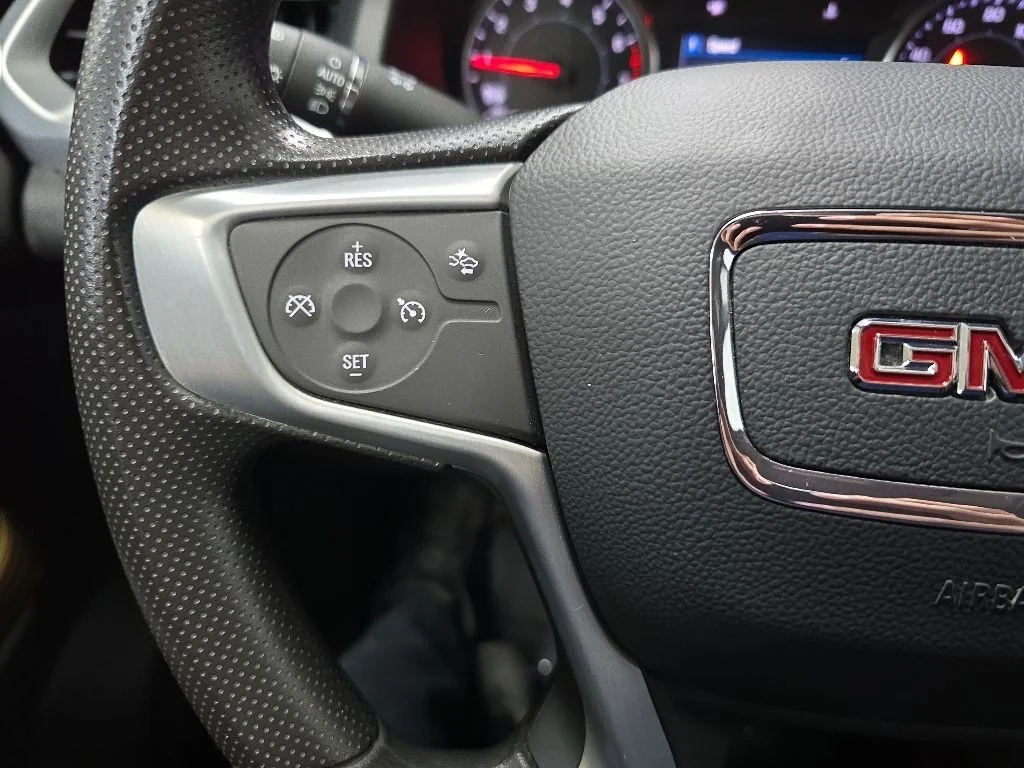Used 2023 White GMC SLE image 20