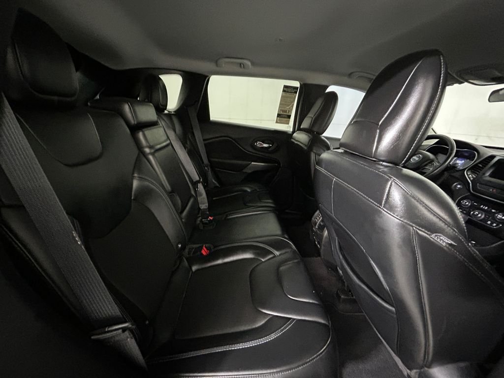 Used 2019 Red Jeep Latitude Plus image 17