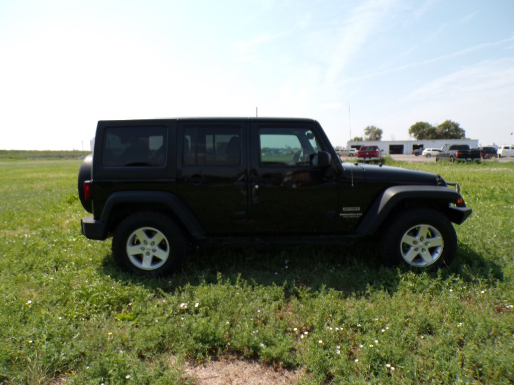 Used 2016 Black Clearcoat Jeep Sport image 4