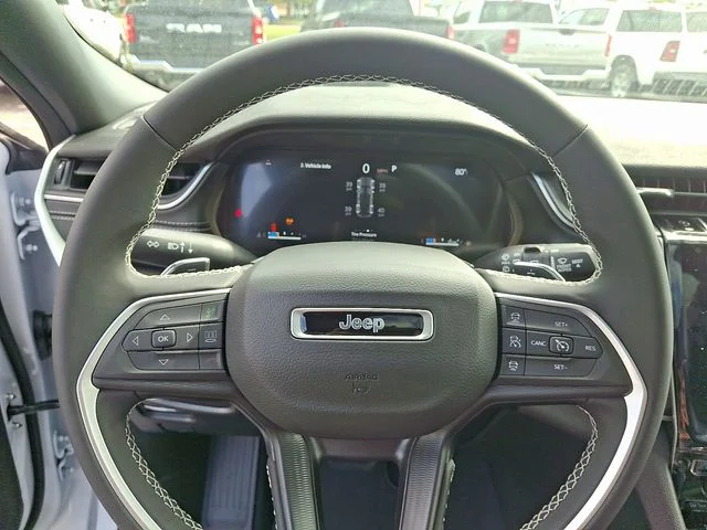 New 2025 White/off-white Jeep Laredo image 19