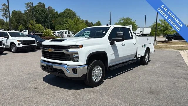 Used 2025 Summit White Chevrolet LT image 9
