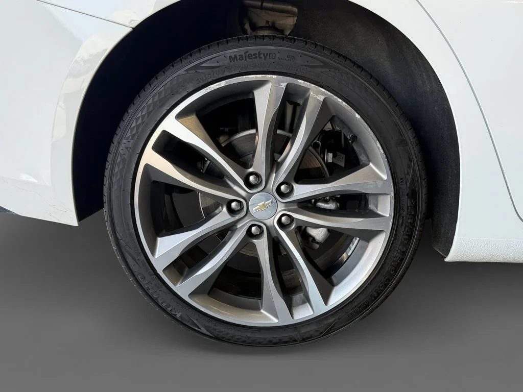 Used 2024 Summit White Chevrolet 2LT image 11