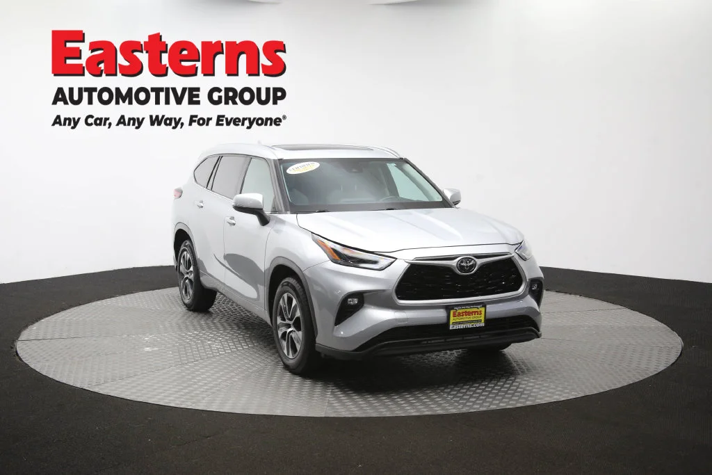 Used 2021 Silver Toyota XLE image 57