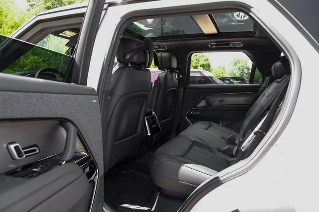 New 2026 Fuji White Land Rover SE image 49