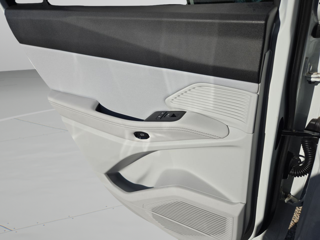 New 2026 Bright White Clear-Coat Exterior Paint Jeep Laredo image 26