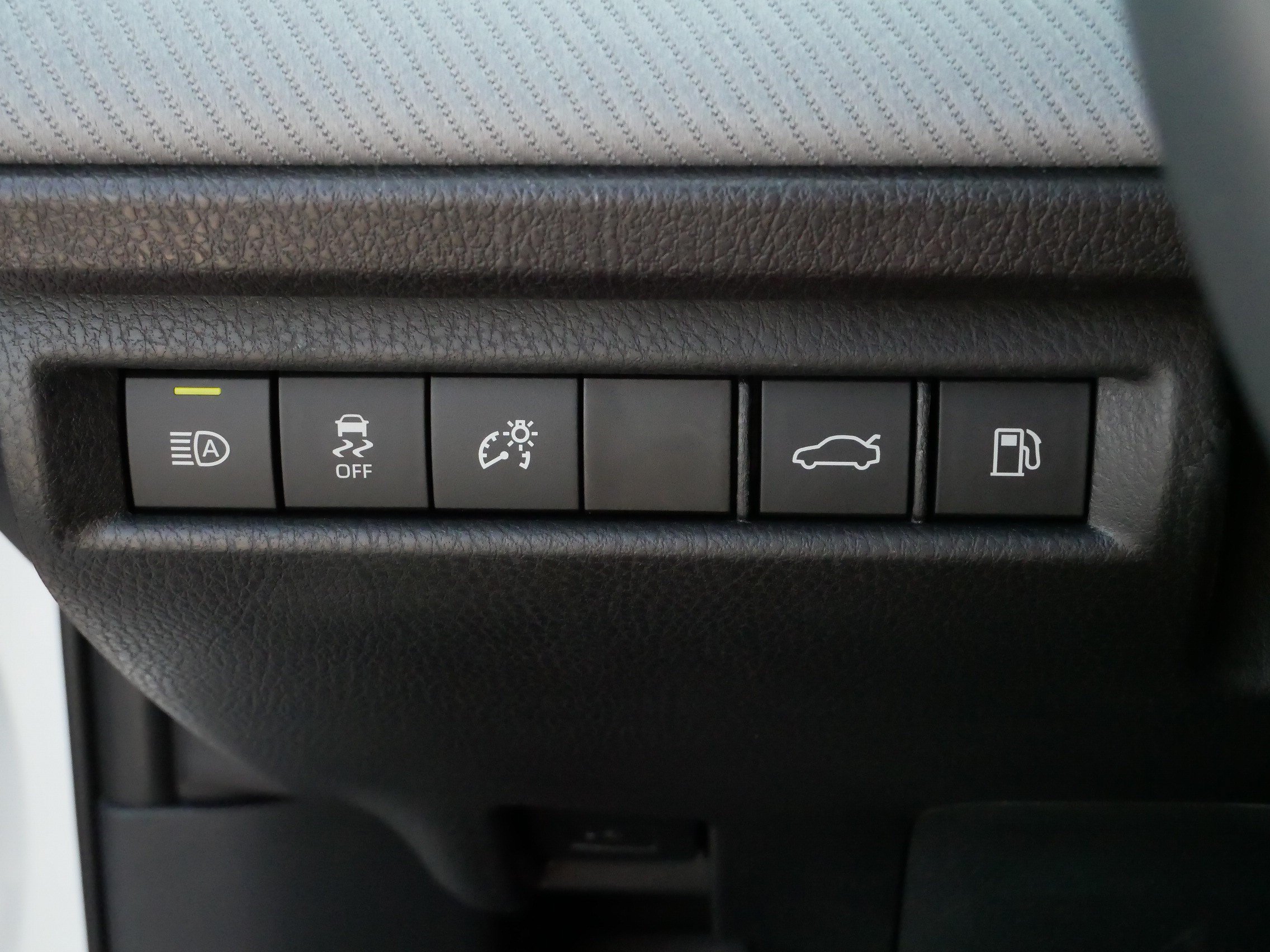 Certified Used 2025 ICE CAP Toyota SE image 28