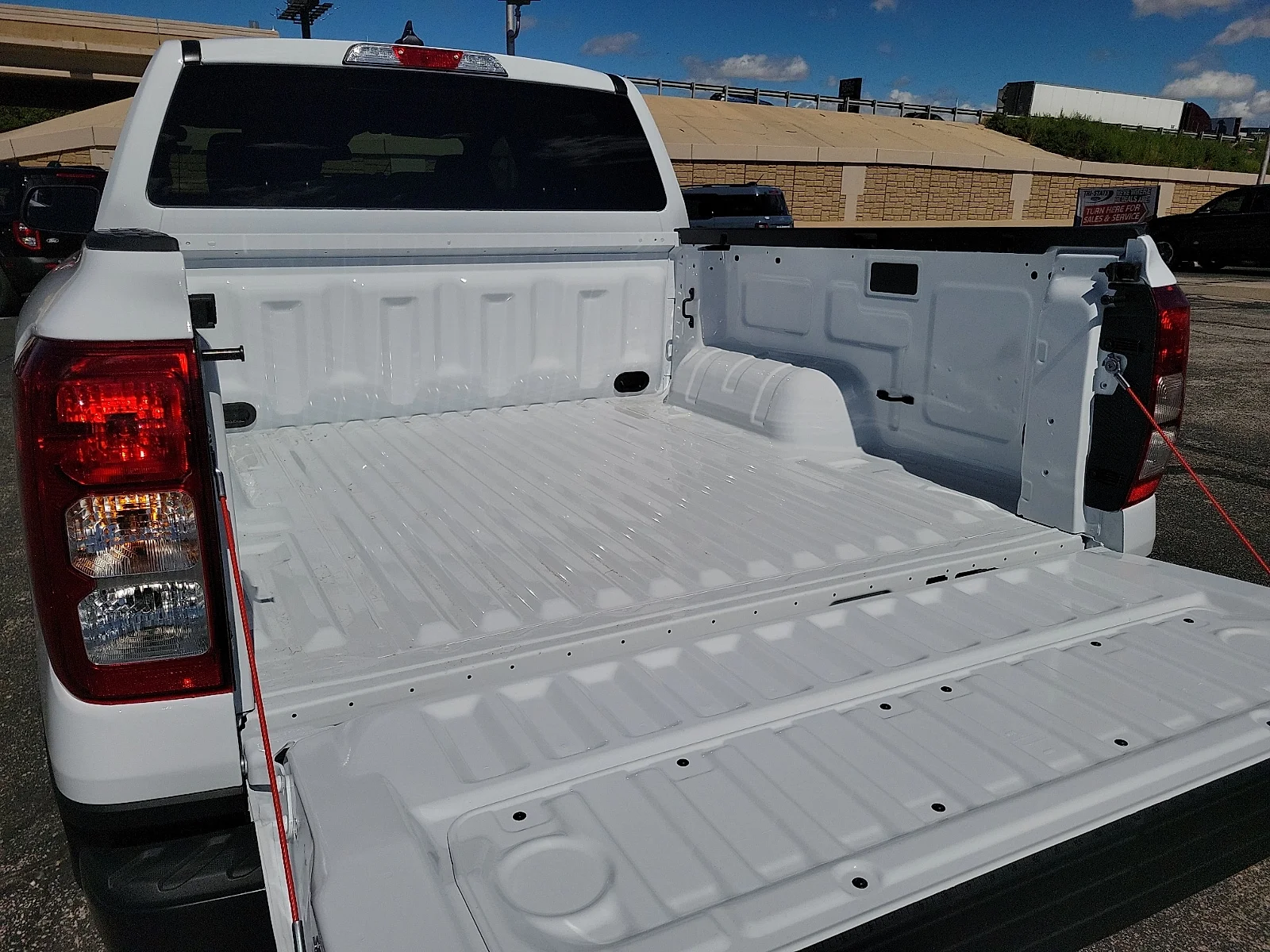 New 2026 Oxford White Ford XL image 8