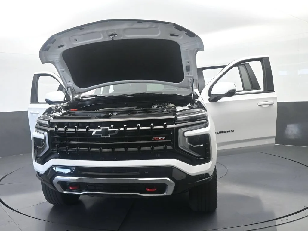Used 2025 Iridescent Pearl Tricoat Chevrolet Z71 image 84