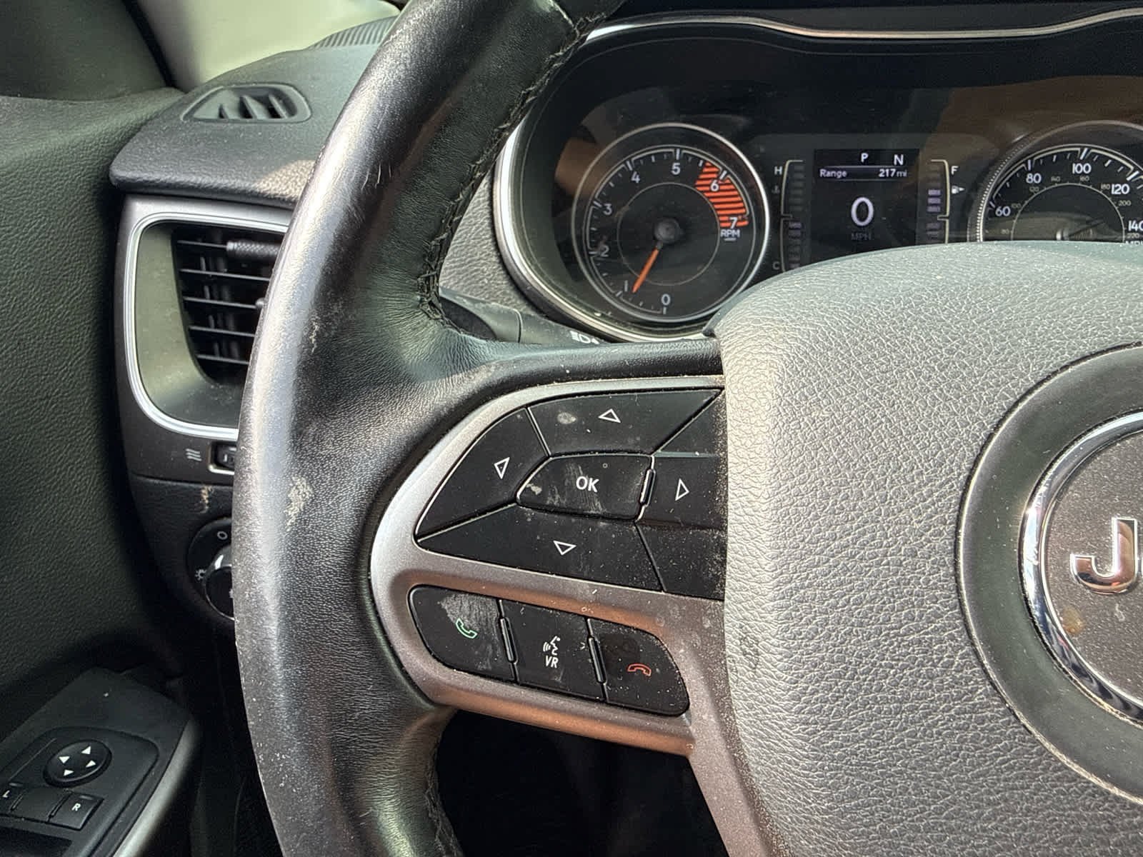 Used 2019 Velvet Red Pearlcoat Jeep Latitude Plus image 8