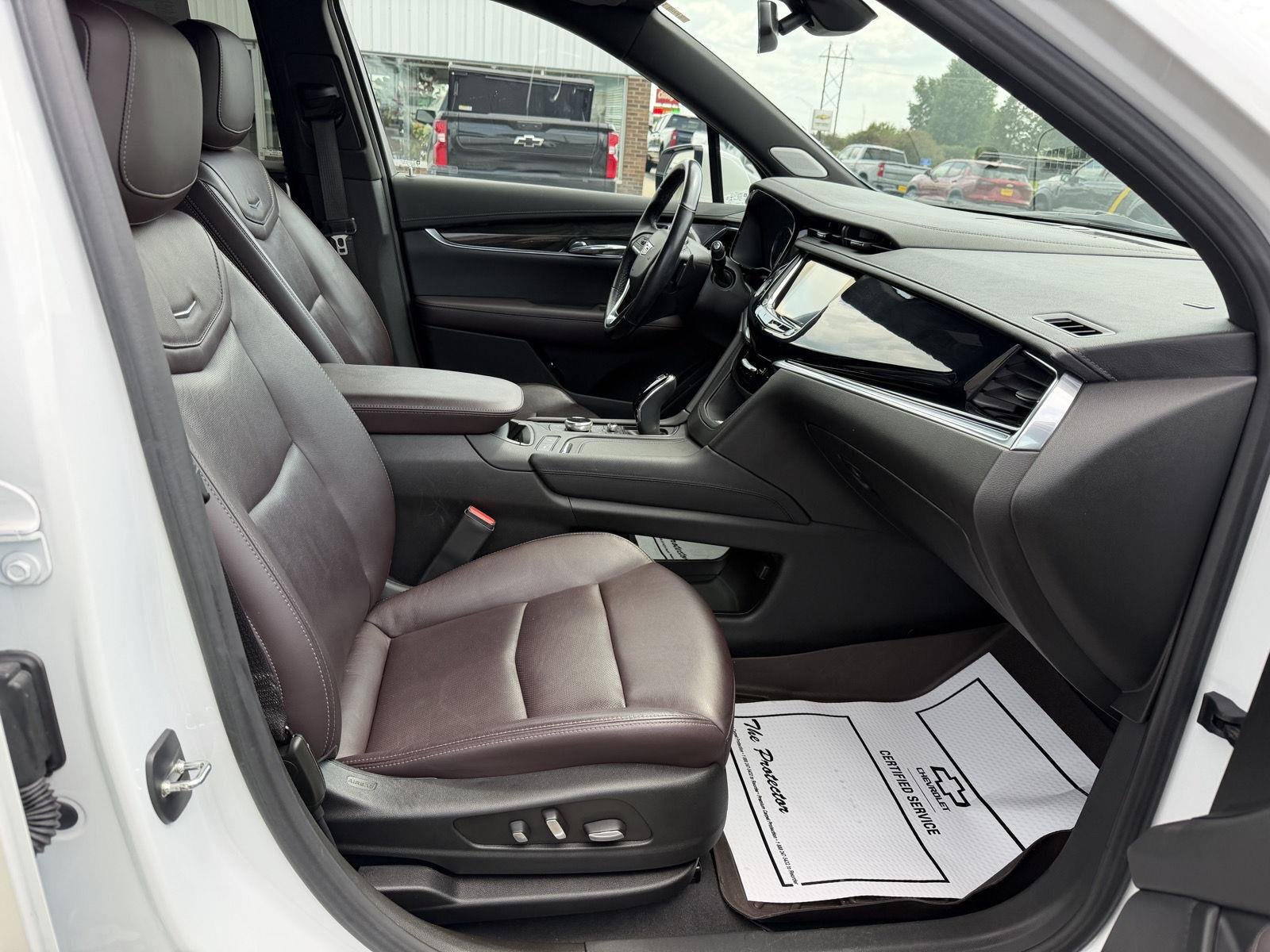 Used 2023 Crystal White Tricoat Cadillac Premium Luxury image 21