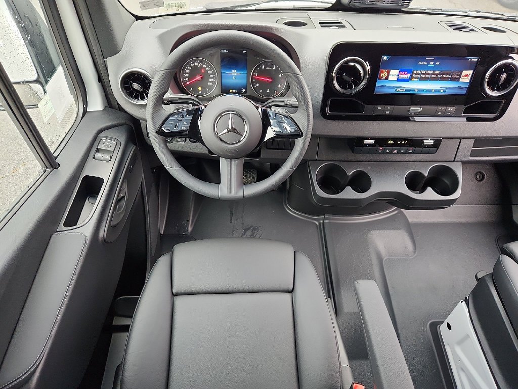 New 2026 Arctic+White Mercedes-Benz Cargo 170 WB image 8