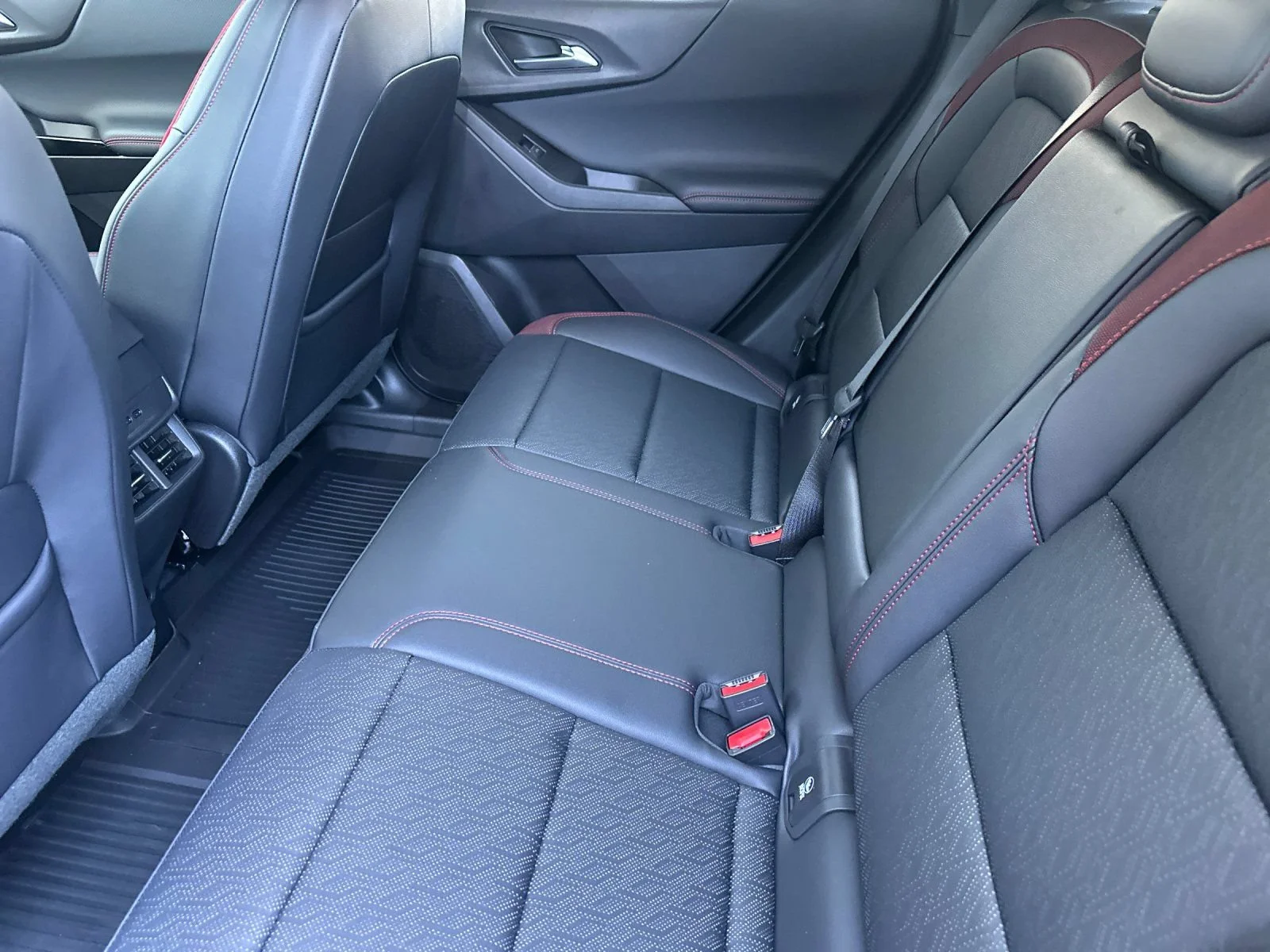 2027 Chevrolet Equinox RS - Photo 12