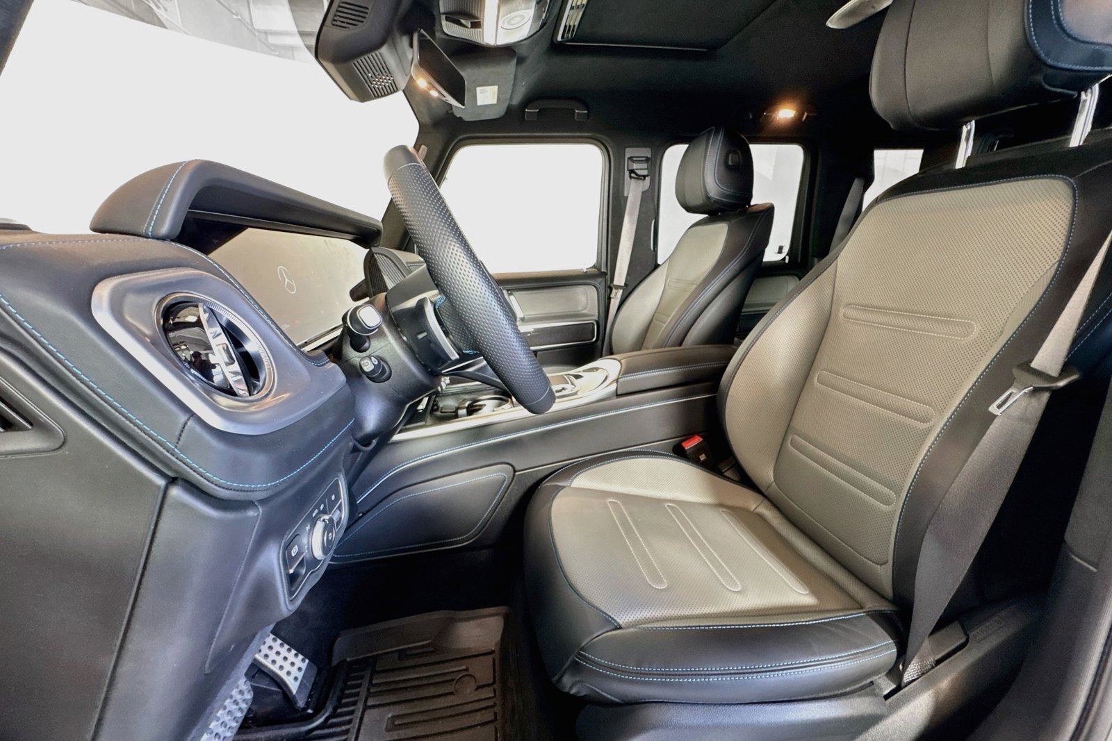 Used 2025 Manufaktur Moonlight White Magno Mercedes-Benz G 580e image 19
