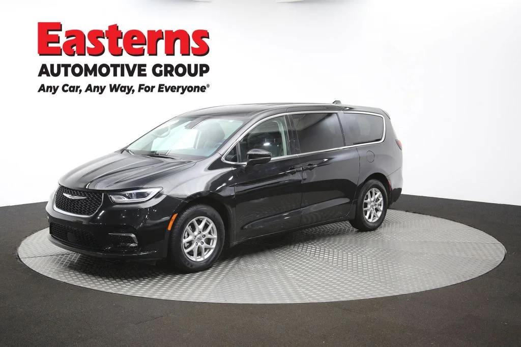 Used 2023 Black Chrysler Touring L image 58