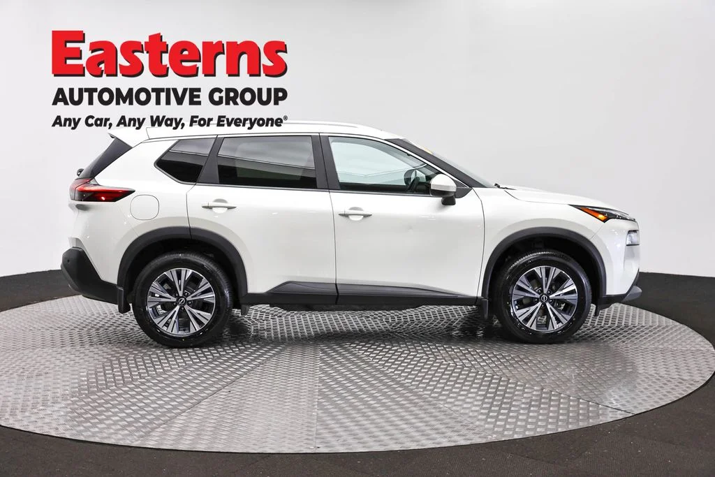 Used 2023 White Nissan SV image 4