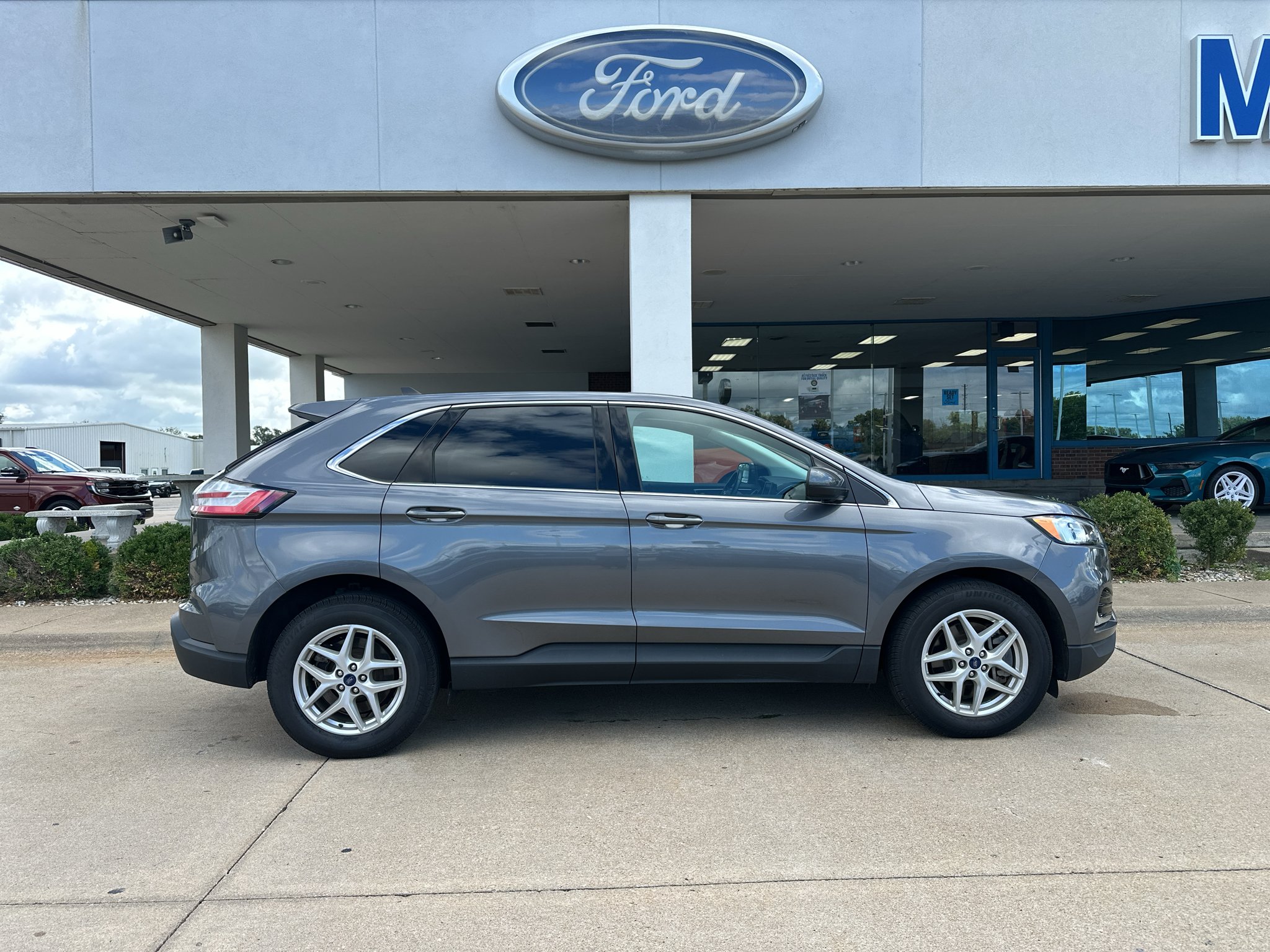 Used 2022 Carbonized Gray Metallic Ford SEL image 9
