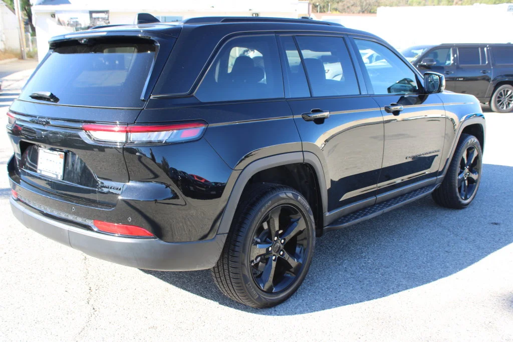 Used 2023 Black Jeep Limited image 4