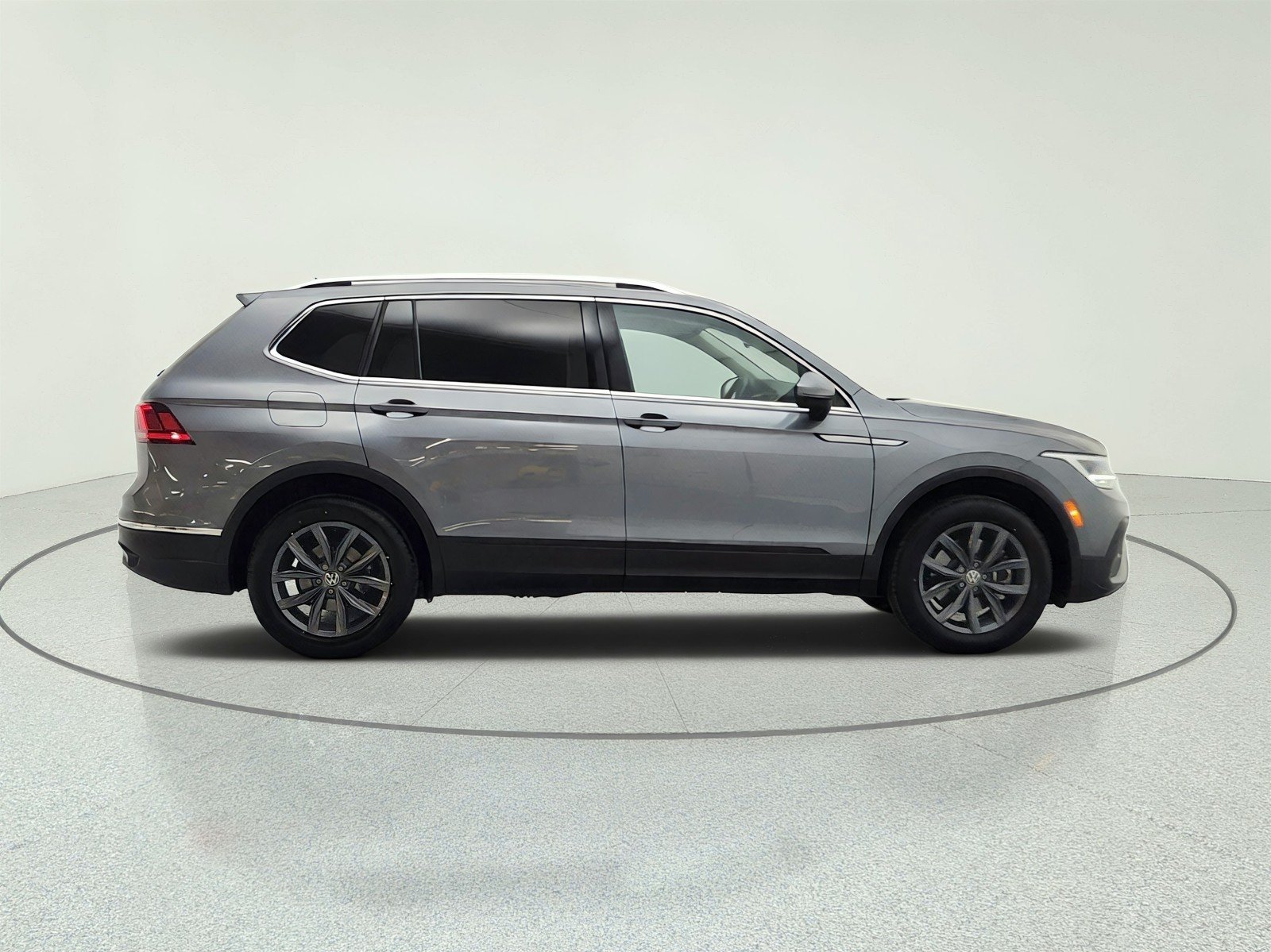 Used 2022 Platinum Gray Metallic Volkswagen 2.0T SE FWD image 4